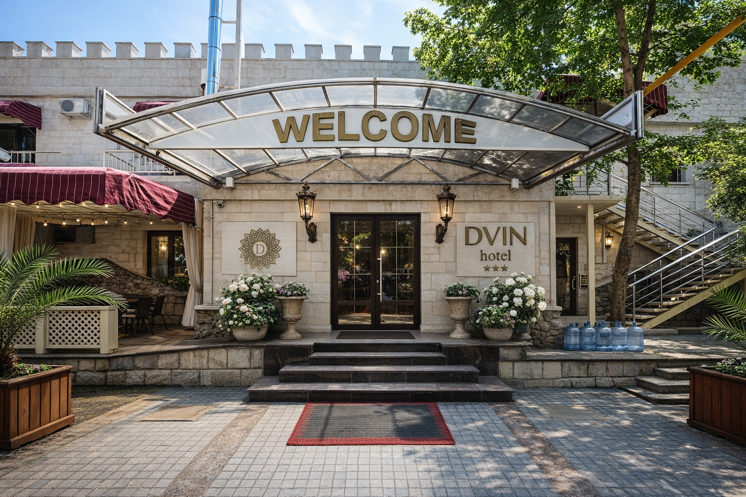 Отель Двин в Лазаревском